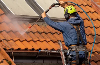 Démoussage et hydrofuge de toiture à Bujaleuf